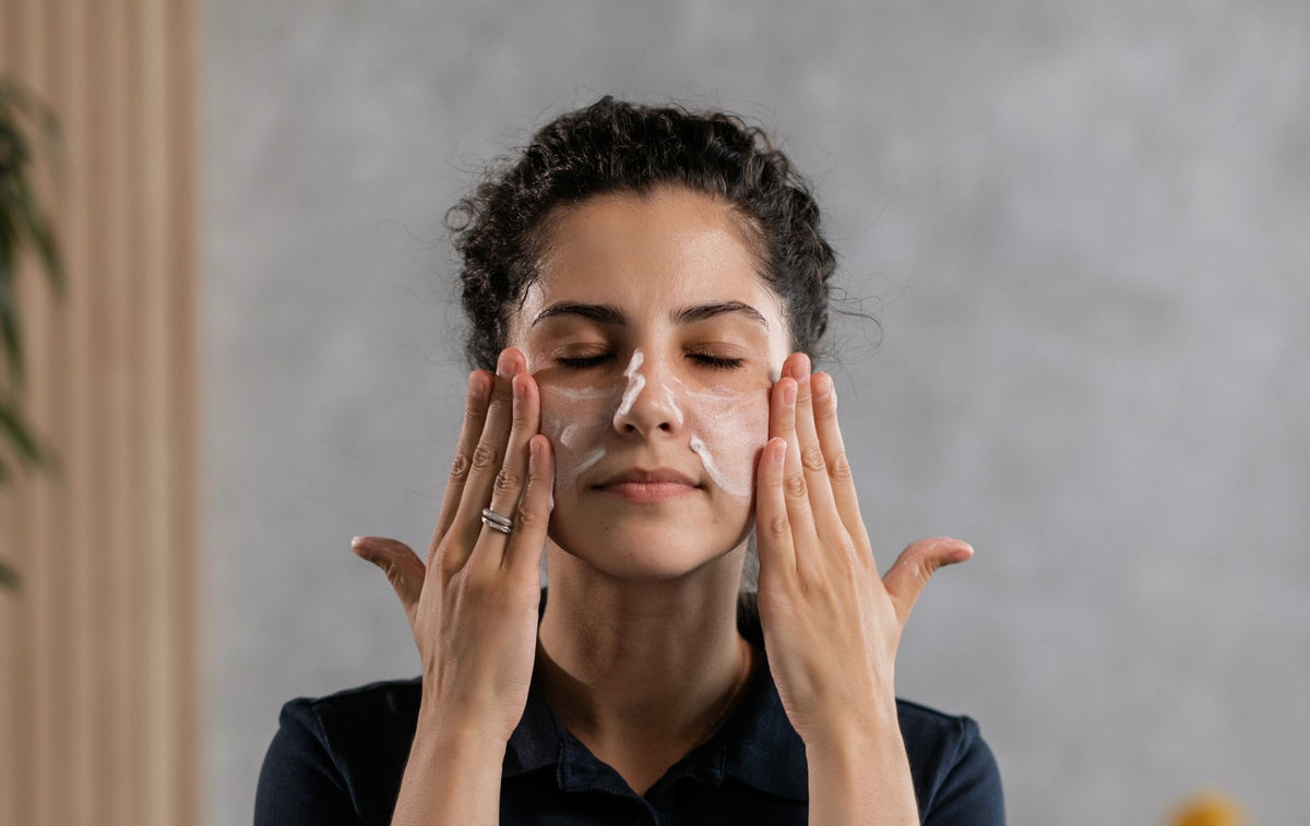 Skincare routine: i passi da seguire per avere una pelle del viso sana
