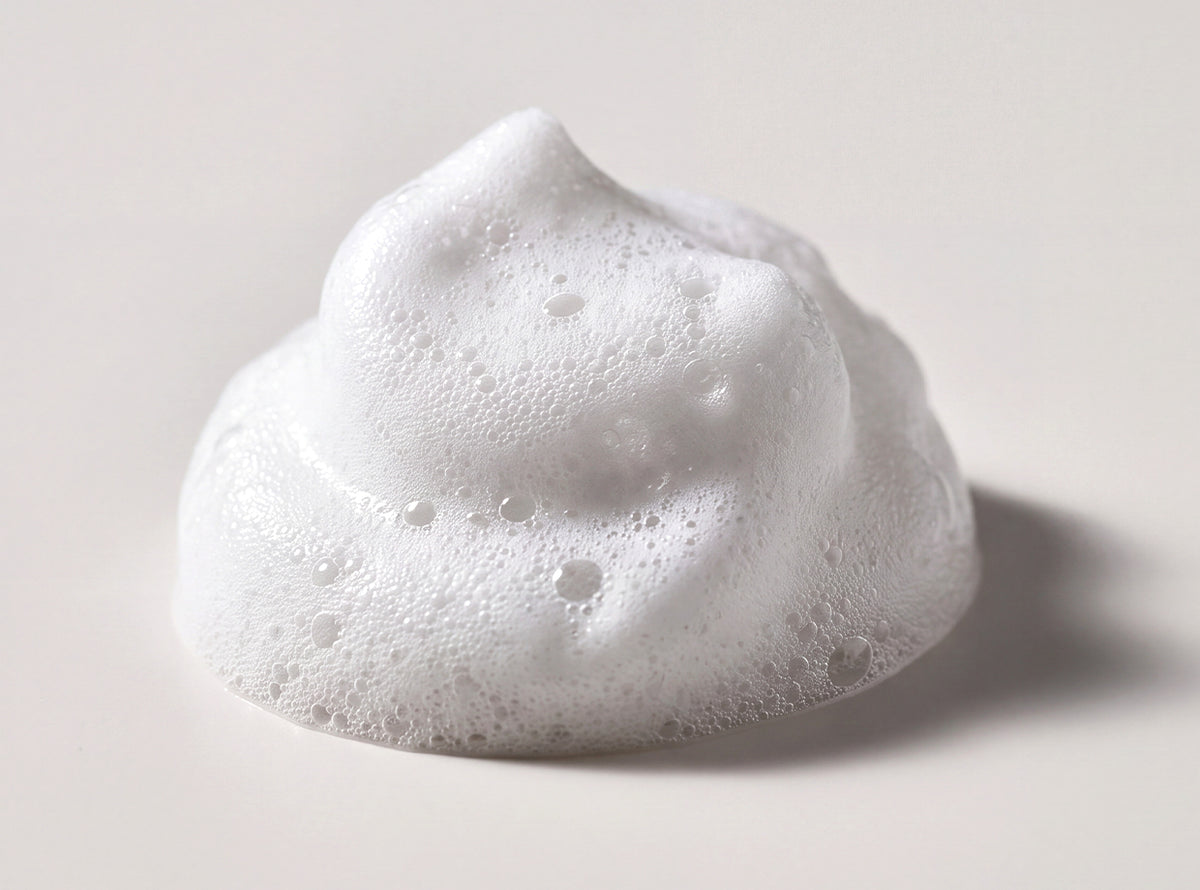 A cleansing mousse that respects combination skin, thanks to certified organic snail slime.