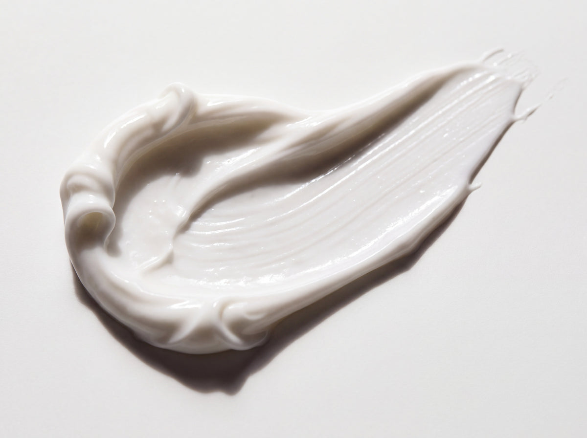 Una crema viso idratante e nutriente: Bava di Lumaca da Certificazione Biologica e quattro alleati dell'idratazione.